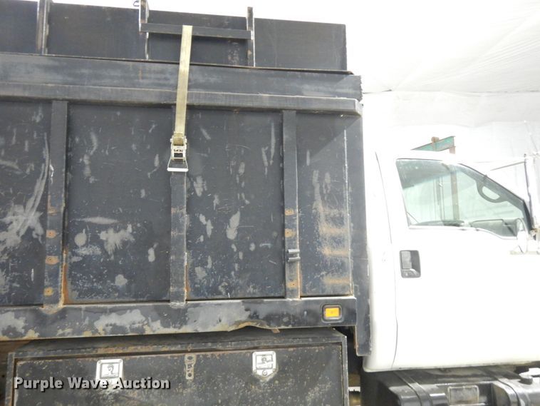 image for item IO9552 2000 Ford F650 Super Duty XL  chipper truck