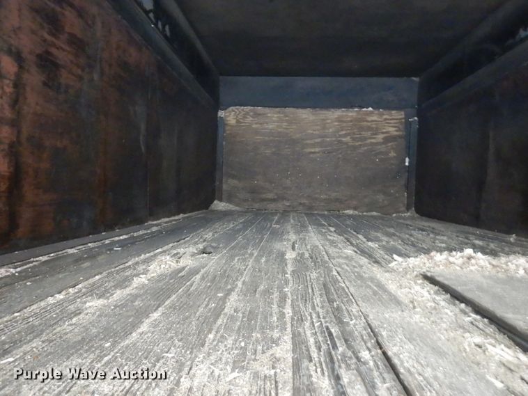 image for item IO9552 2000 Ford F650 Super Duty XL  chipper truck