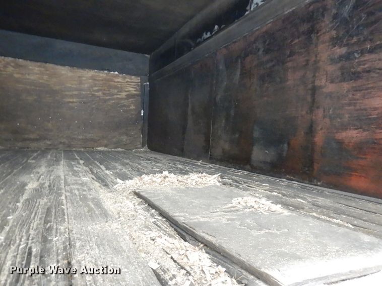 image for item IO9552 2000 Ford F650 Super Duty XL  chipper truck