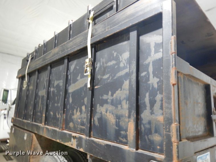 image for item IO9552 2000 Ford F650 Super Duty XL  chipper truck