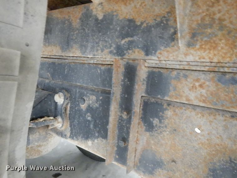 image for item IO9552 2000 Ford F650 Super Duty XL  chipper truck