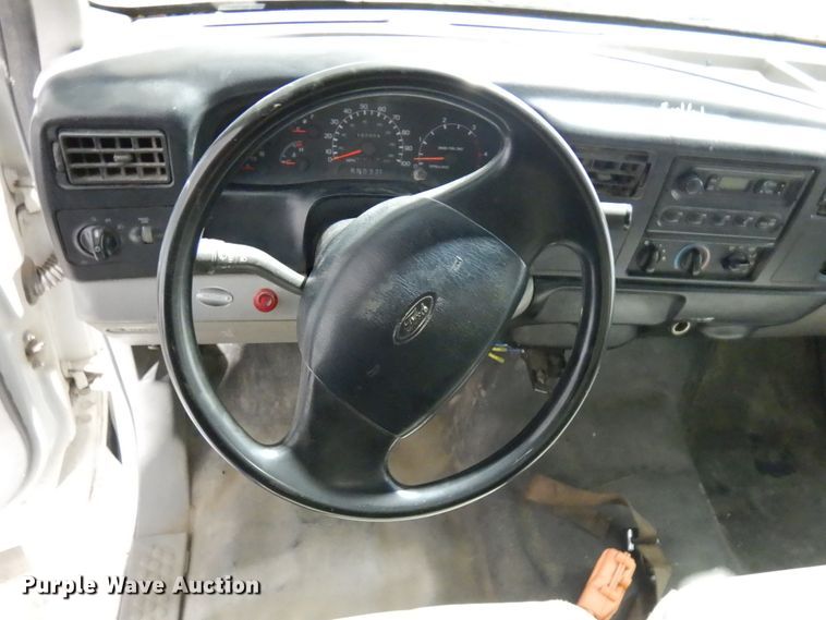 image for item IO9552 2000 Ford F650 Super Duty XL  chipper truck