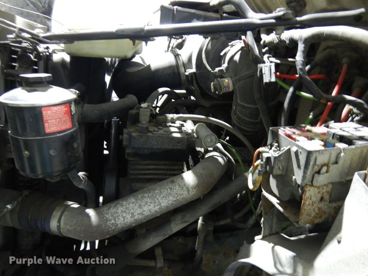 image for item IO9552 2000 Ford F650 Super Duty XL  chipper truck