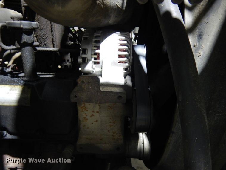 image for item IO9552 2000 Ford F650 Super Duty XL  chipper truck