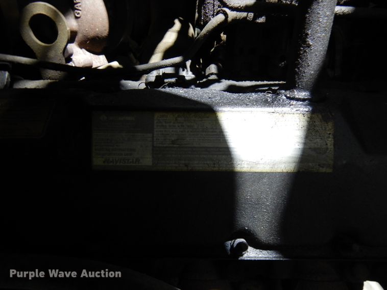 image for item IO9552 2000 Ford F650 Super Duty XL  chipper truck