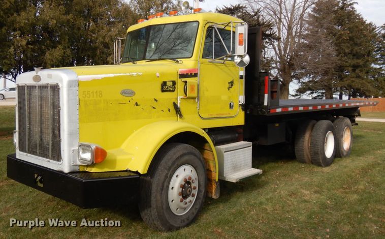 image for item IO9553 1997 Peterbilt 378  rollback truck