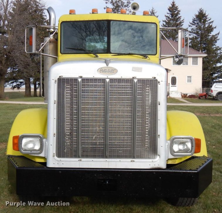 image for item IO9553 1997 Peterbilt 378  rollback truck