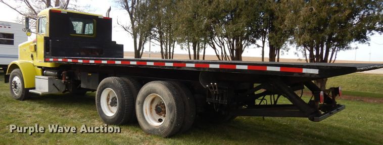 image for item IO9553 1997 Peterbilt 378  rollback truck