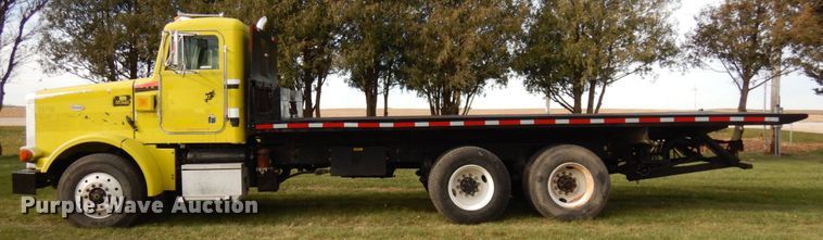 image for item IO9553 1997 Peterbilt 378  rollback truck