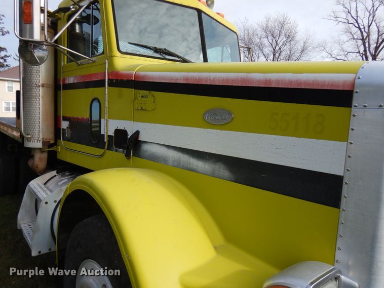 image for item IO9553 1997 Peterbilt 378  rollback truck