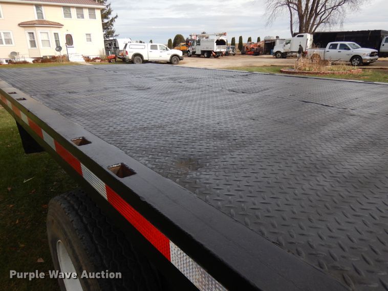 image for item IO9553 1997 Peterbilt 378  rollback truck