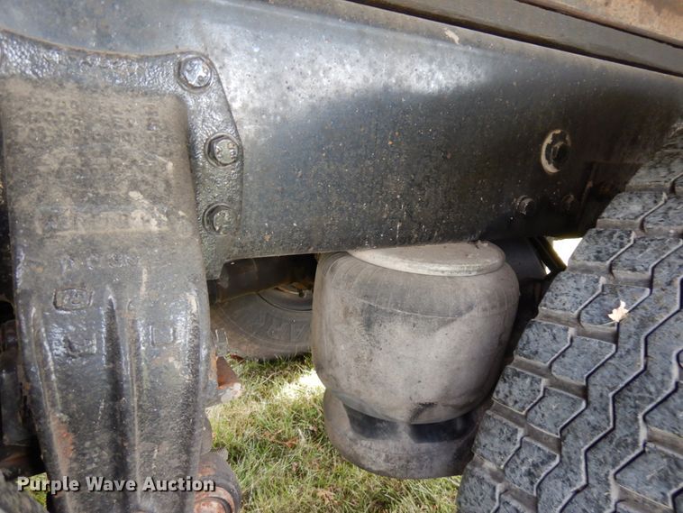 image for item IO9553 1997 Peterbilt 378  rollback truck