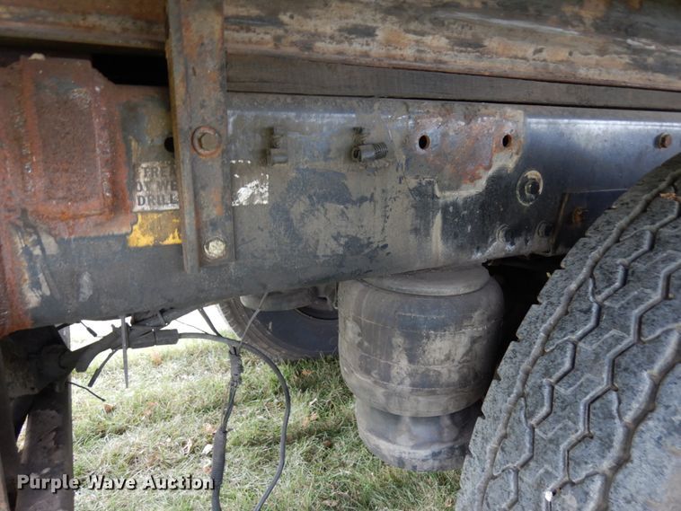 image for item IO9553 1997 Peterbilt 378  rollback truck