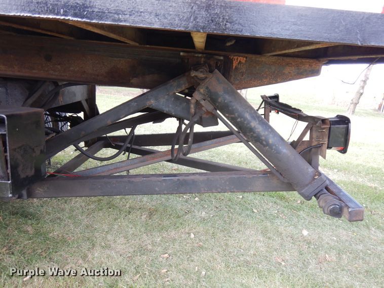 image for item IO9553 1997 Peterbilt 378  rollback truck