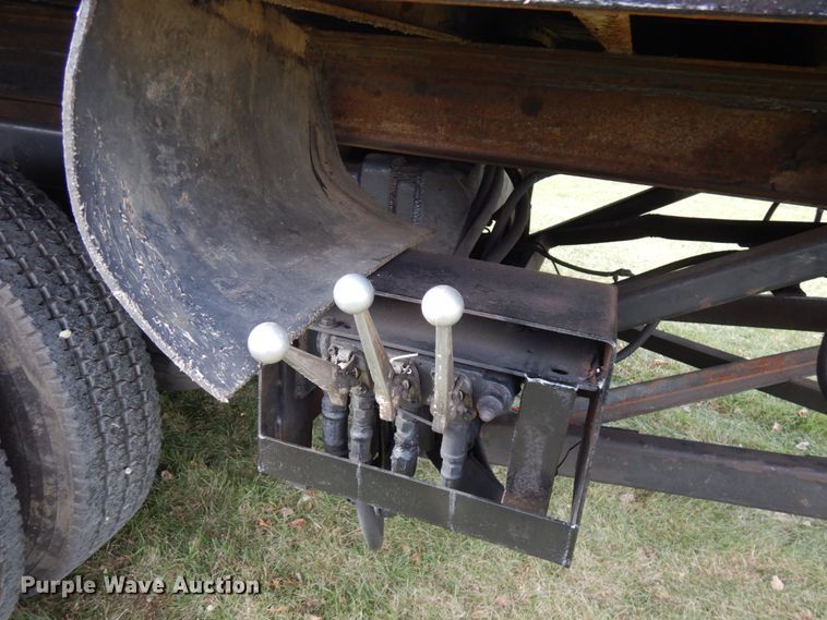 image for item IO9553 1997 Peterbilt 378  rollback truck