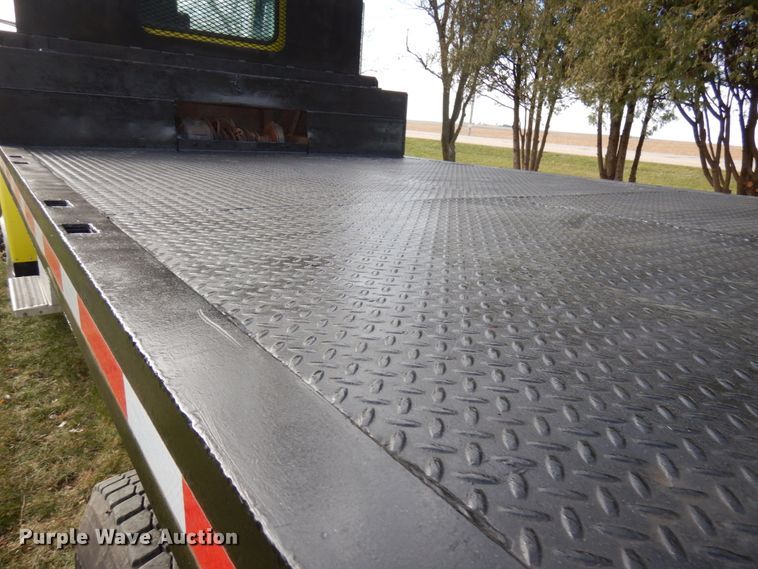 image for item IO9553 1997 Peterbilt 378  rollback truck