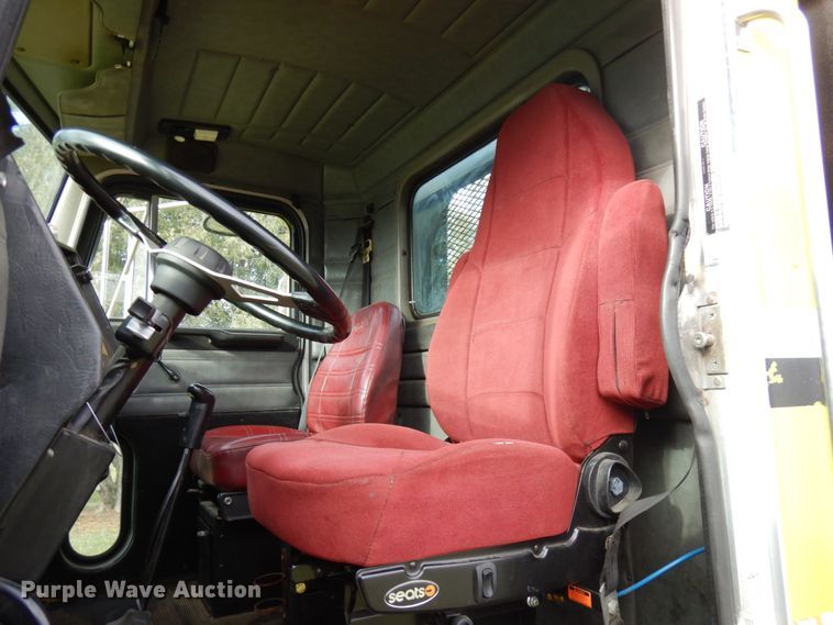 image for item IO9553 1997 Peterbilt 378  rollback truck