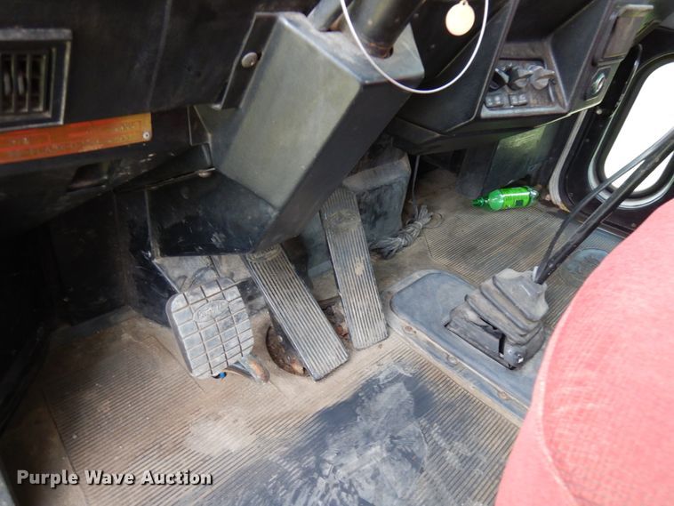 image for item IO9553 1997 Peterbilt 378  rollback truck