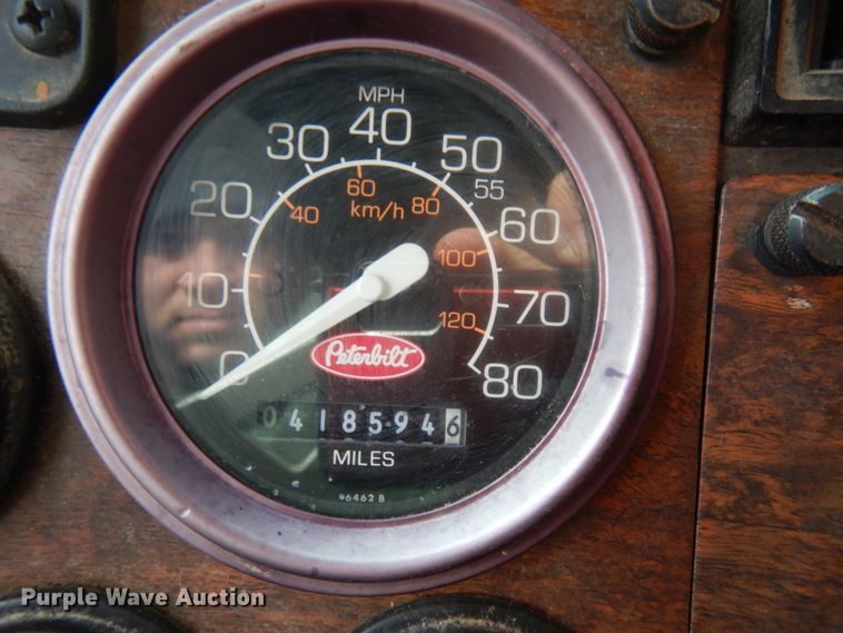 image for item IO9553 1997 Peterbilt 378  rollback truck