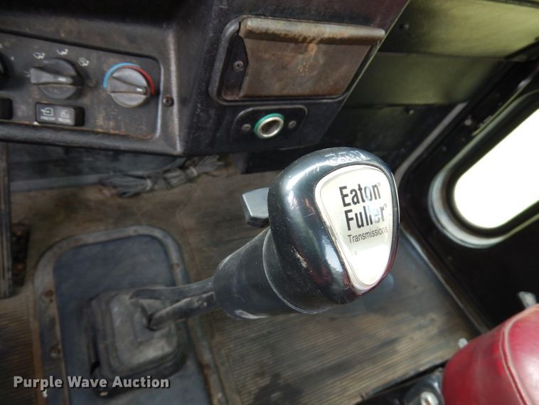 image for item IO9553 1997 Peterbilt 378  rollback truck