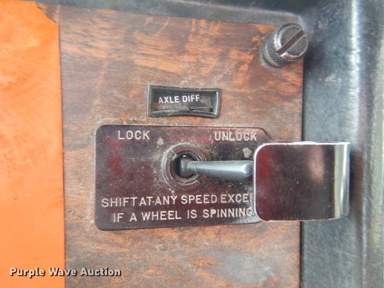 image for item IO9553 1997 Peterbilt 378  rollback truck