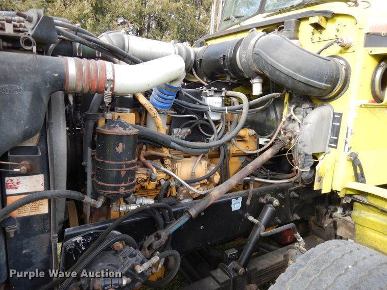 image for item IO9553 1997 Peterbilt 378  rollback truck