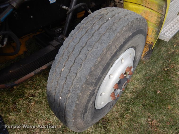 image for item IO9553 1997 Peterbilt 378  rollback truck