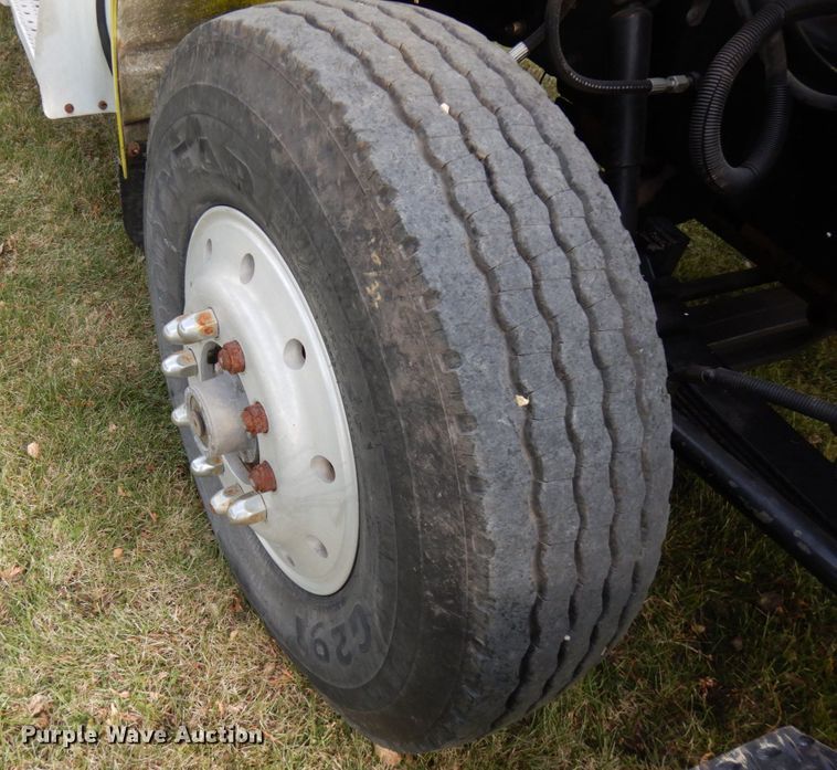 image for item IO9553 1997 Peterbilt 378  rollback truck