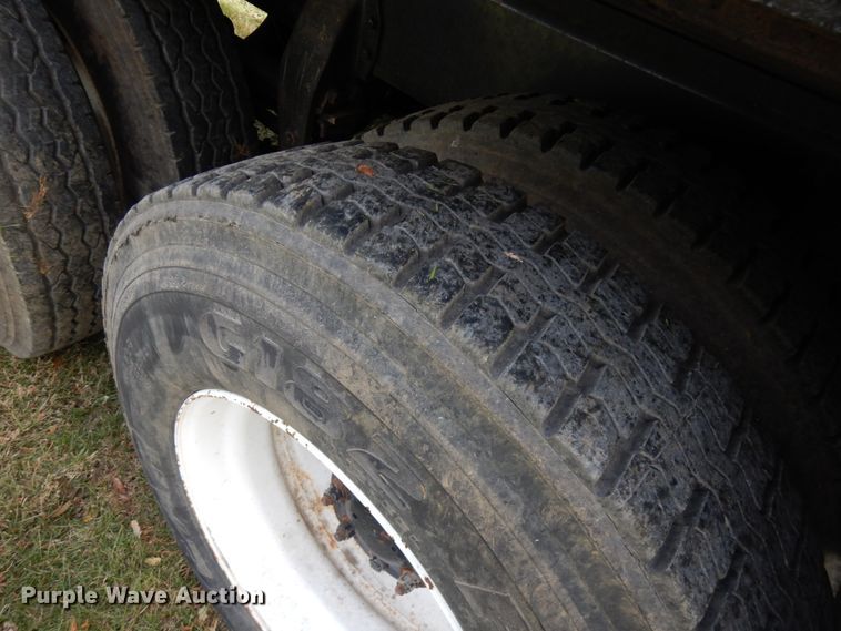 image for item IO9553 1997 Peterbilt 378  rollback truck