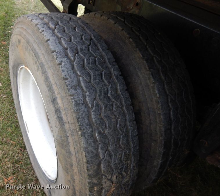 image for item IO9553 1997 Peterbilt 378  rollback truck