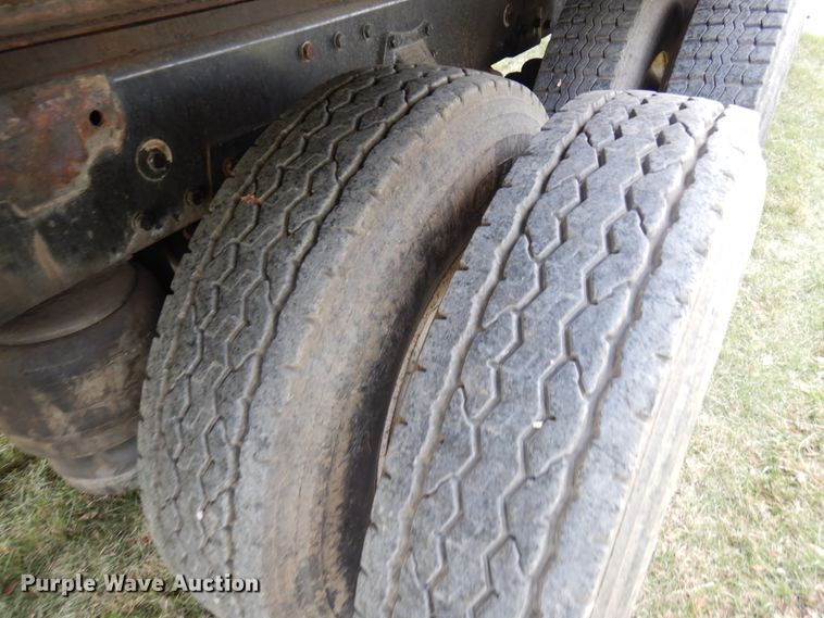 image for item IO9553 1997 Peterbilt 378  rollback truck