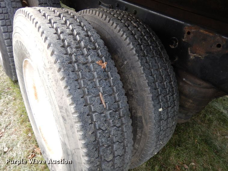 image for item IO9553 1997 Peterbilt 378  rollback truck