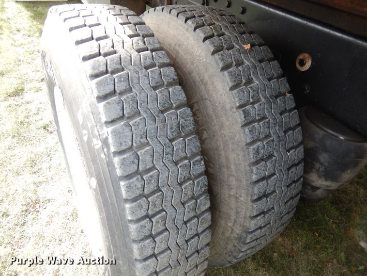 image for item IO9553 1997 Peterbilt 378  rollback truck