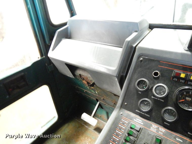 image for item IO9585 Elgin Pelican  street sweeper