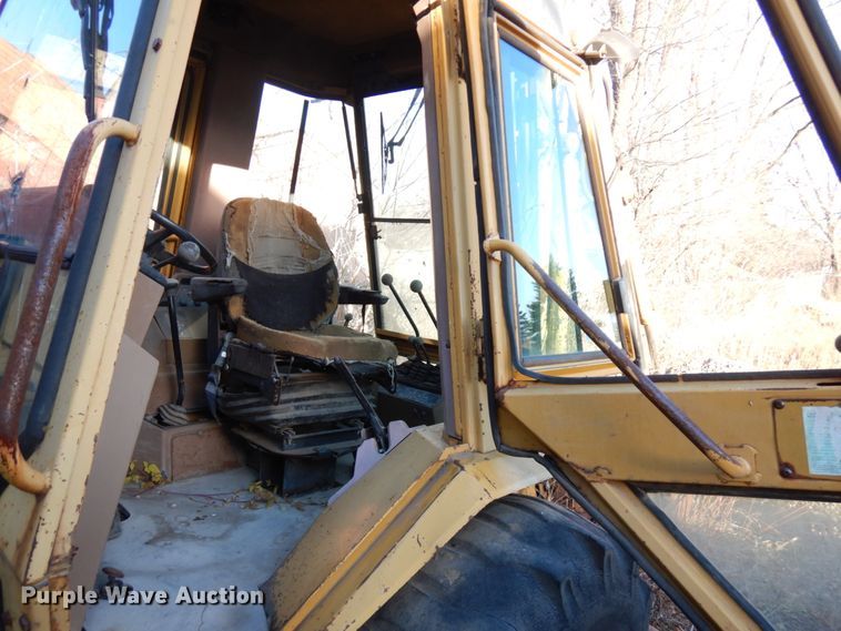 image for item IO9587 1986 Caterpillar 416  backhoe