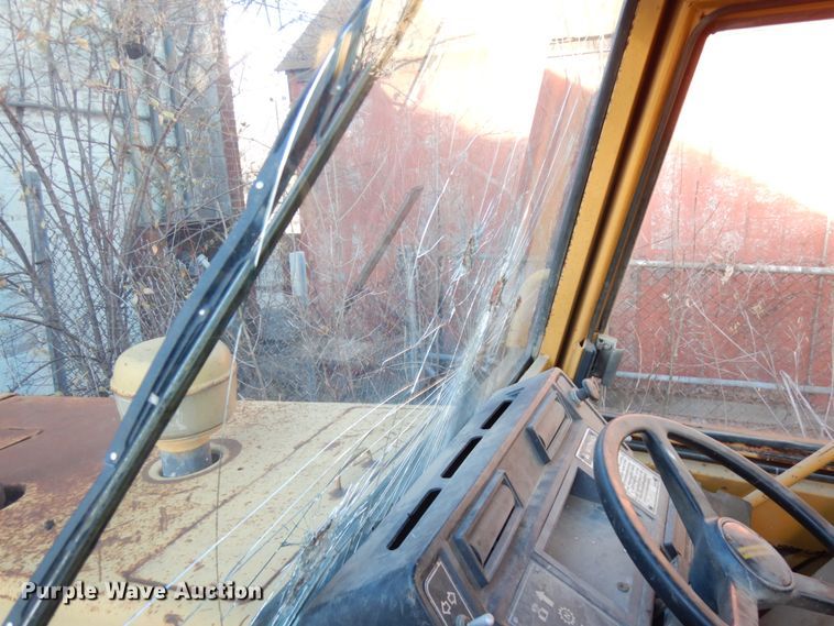 image for item IO9587 1986 Caterpillar 416  backhoe