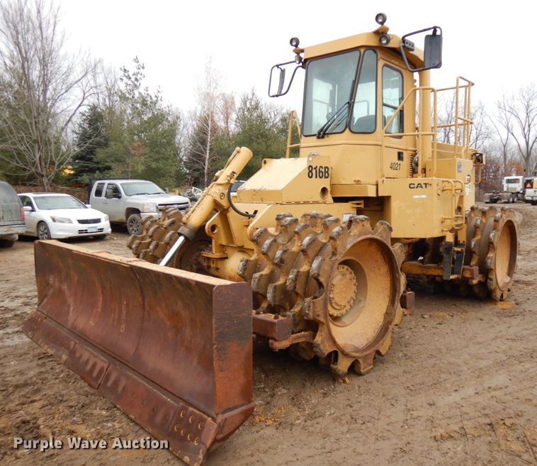 image for item IO9591 1986 Caterpillar 816B  soil compactor