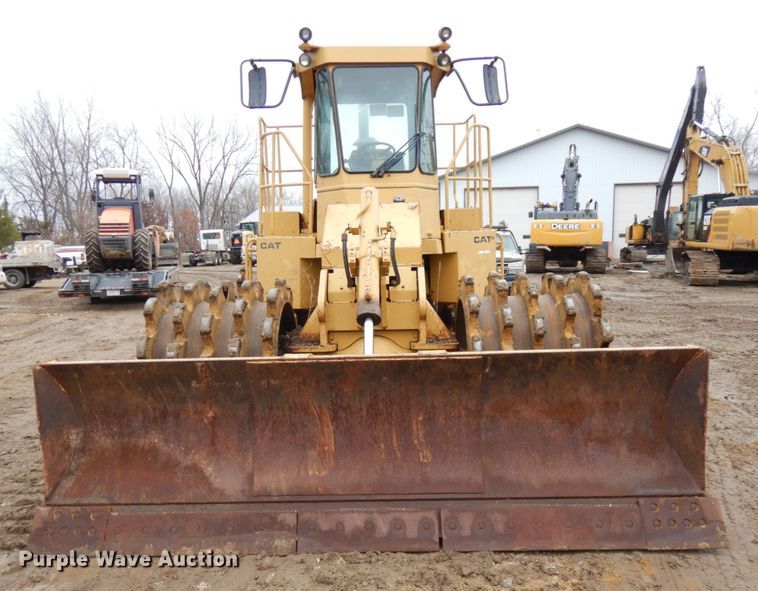 image for item IO9591 1986 Caterpillar 816B  soil compactor