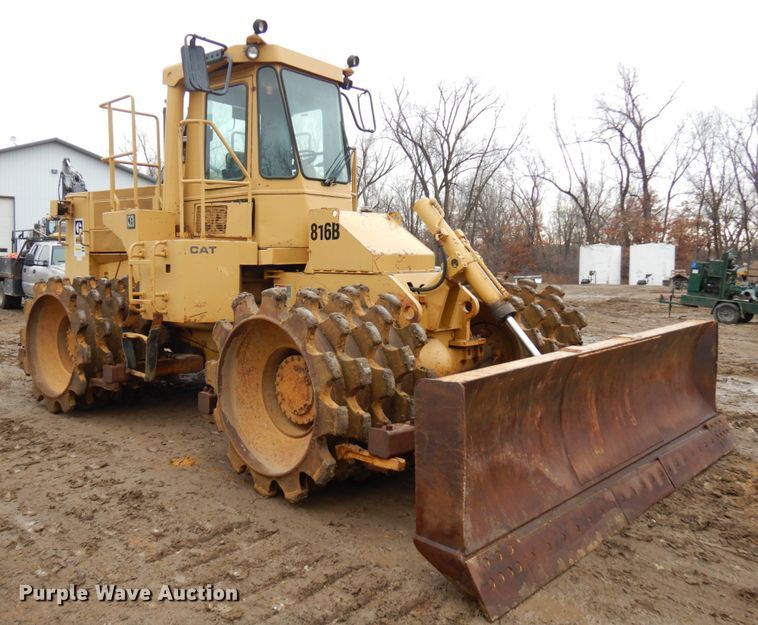 image for item IO9591 1986 Caterpillar 816B  soil compactor