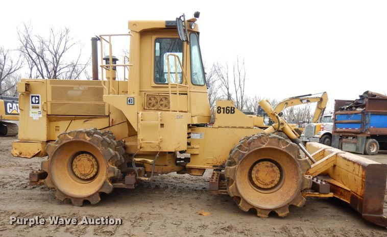 image for item IO9591 1986 Caterpillar 816B  soil compactor
