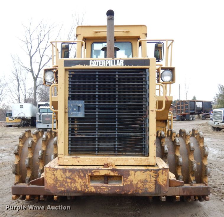 image for item IO9591 1986 Caterpillar 816B  soil compactor
