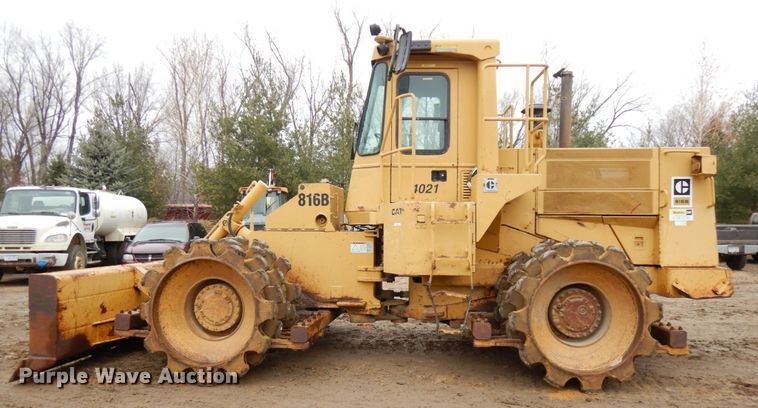 image for item IO9591 1986 Caterpillar 816B  soil compactor