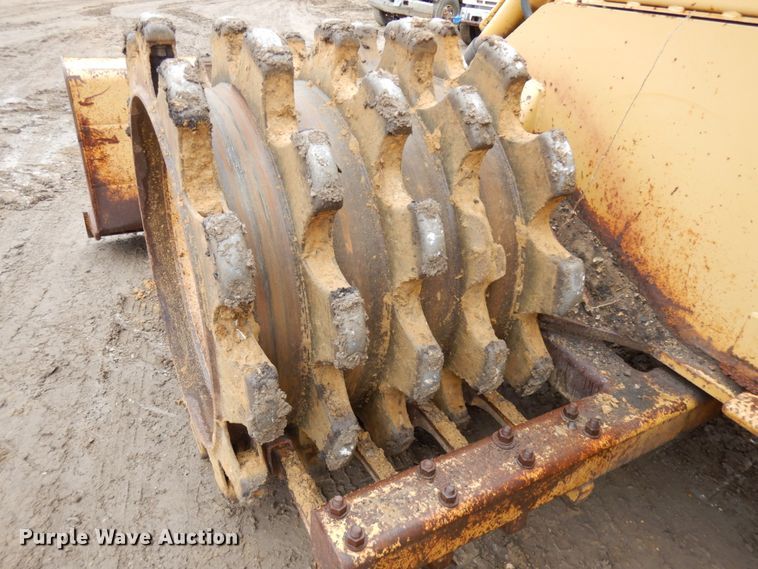 image for item IO9591 1986 Caterpillar 816B  soil compactor