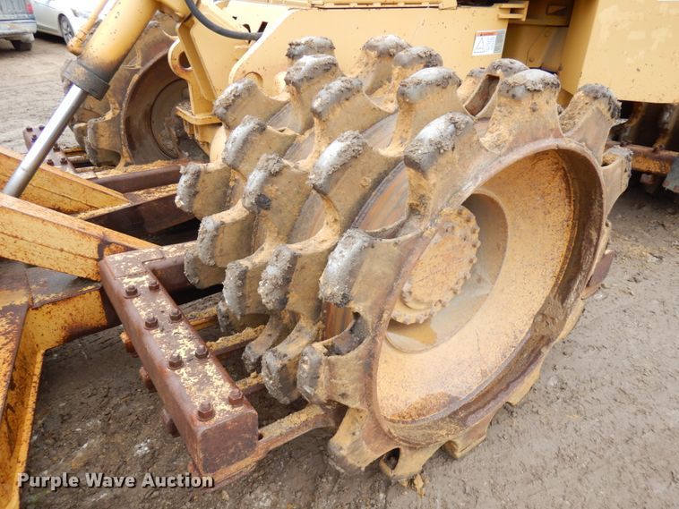 image for item IO9591 1986 Caterpillar 816B  soil compactor
