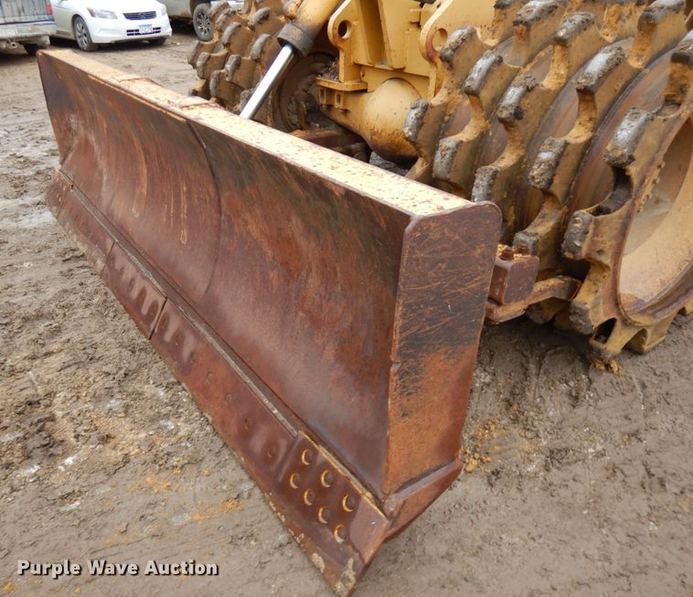 image for item IO9591 1986 Caterpillar 816B  soil compactor