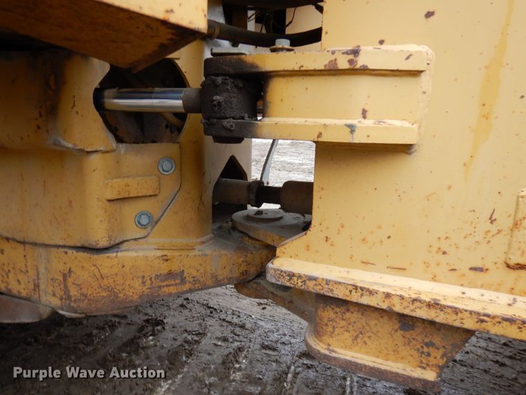 image for item IO9591 1986 Caterpillar 816B  soil compactor