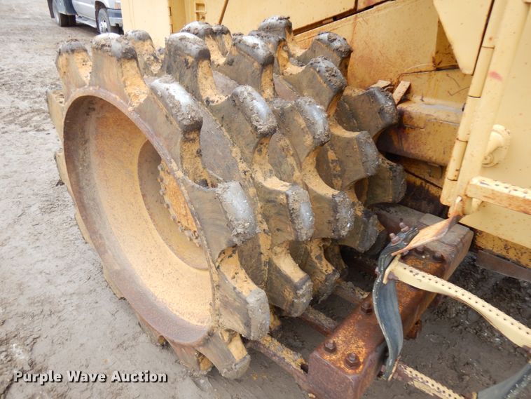 image for item IO9591 1986 Caterpillar 816B  soil compactor