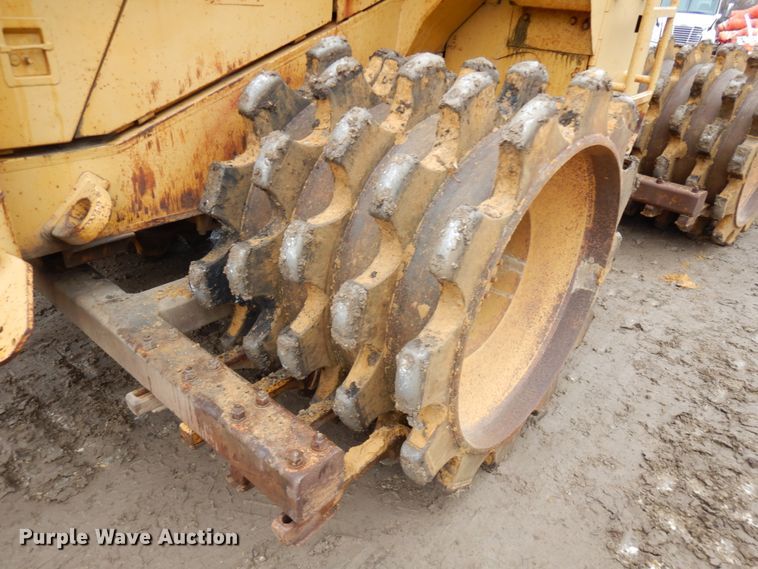 image for item IO9591 1986 Caterpillar 816B  soil compactor