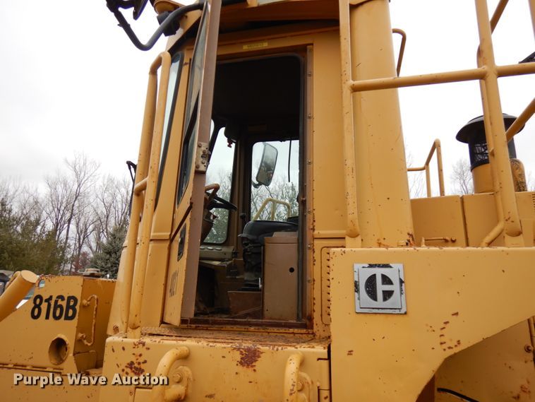 image for item IO9591 1986 Caterpillar 816B  soil compactor