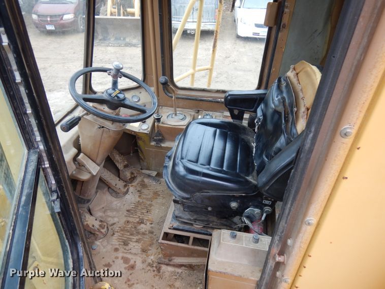 image for item IO9591 1986 Caterpillar 816B  soil compactor